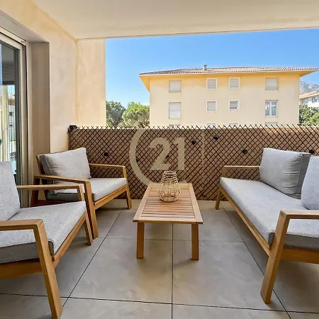 Apartment Elegant T2 Terrasse & Parking Centre